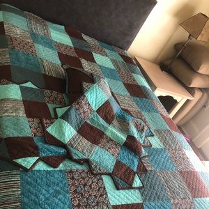 Blue/Brown quilt and pillow shams